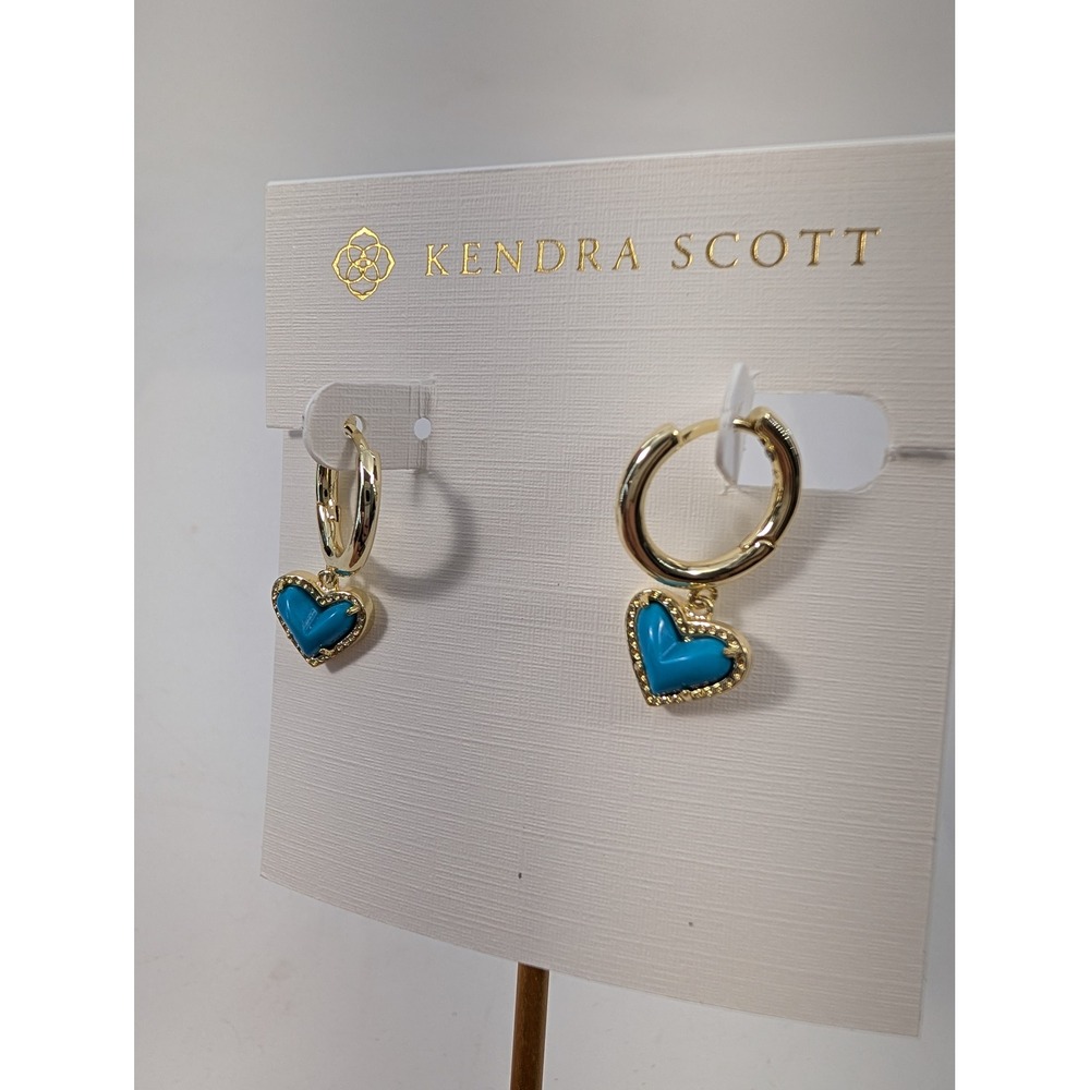 Kendra Scott Ari Heart Huggie Hoop Earrings Gold Tone Teal Blue Heart - NEW - Picture 3 of 3